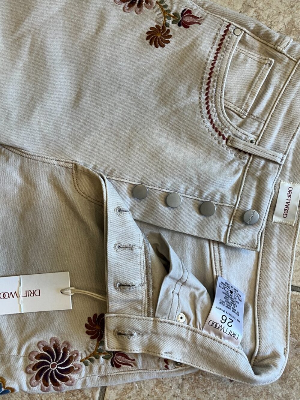 Driftwood Floral Embroidered Barrel Jeans - new with tag. Size 26 - Picture 5 of 9